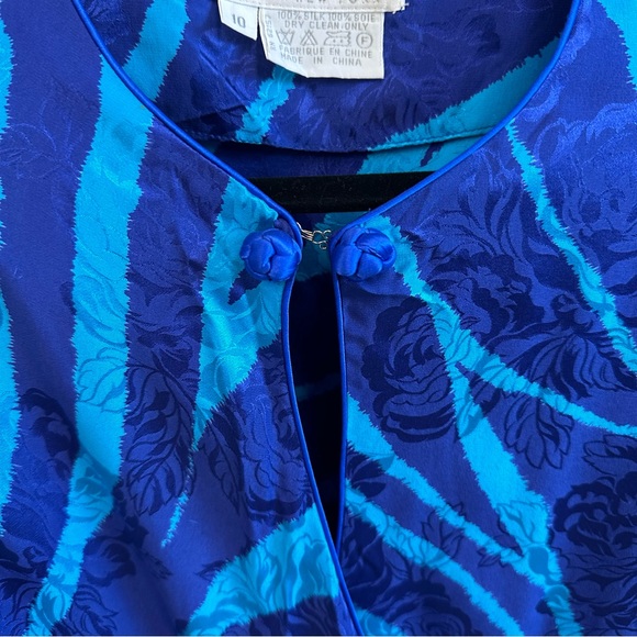 Vintage Flora Kung blue silk wrap dress - Picture 5 of 8